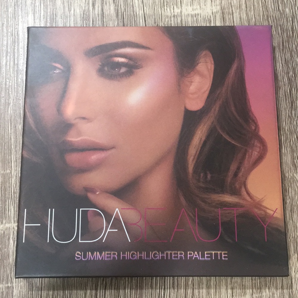 Huda Beauty Summer Highlighter Palette